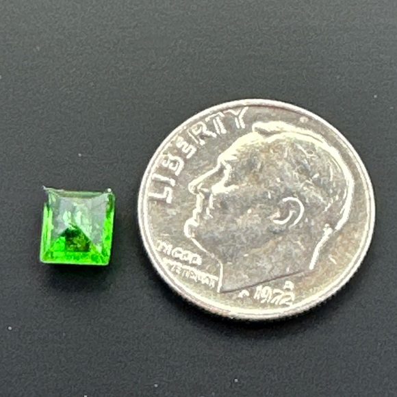 VIVID GREEN 1.23 CT NATURAL TOP QUALITY TSAVORITE GARNET - Picture 5 of 17